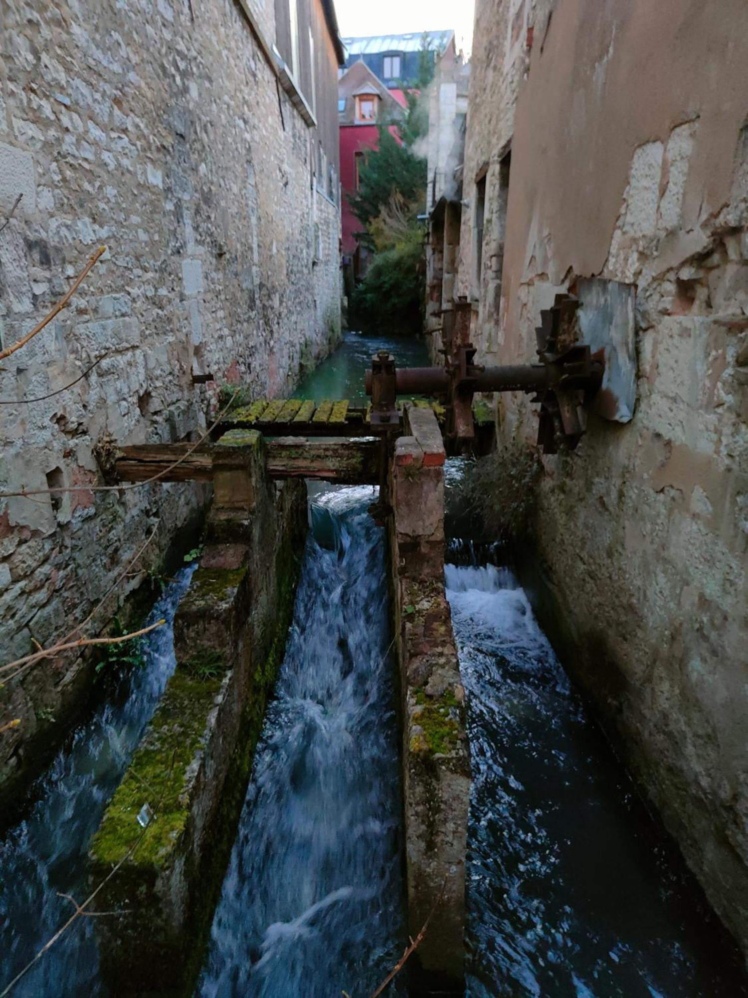 La Taniere Des Tanneries Acomodação com café da manhã Tonnerre Exterior foto